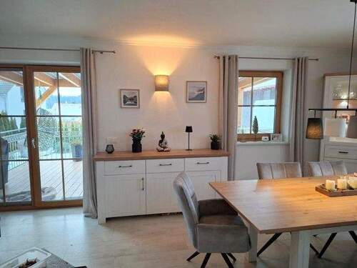 mit Zugang zur erhöhten Terrasse - 