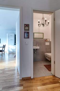 Gäste-WC im Eingangsbereich.jpg - 