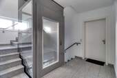 Treppenhaus mit Lift.jpg - 