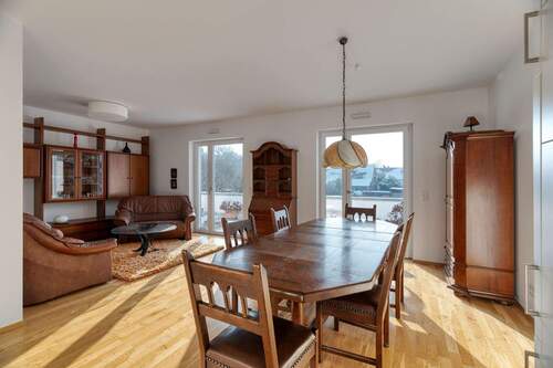 Schöne Lichtverhältnisse am Nachmittag durch bodentiefe Fenster.jpg - Terrassenwohnung mit 77,00 m&sup2; in Worms zum Kaufen