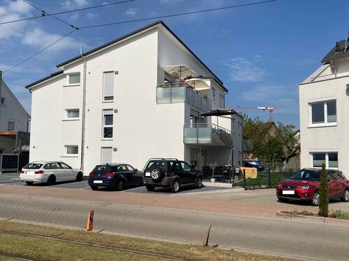 Straßenansicht.jpg - DG-Wohnung mit Penthouse-Charakter