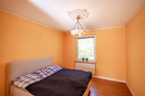 Eines der Zimmer wurde aus ursprünglich zwei Räumen zusammengelegt. - 