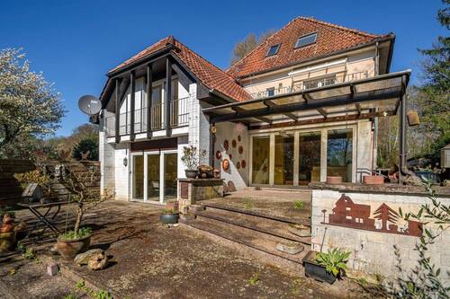 Auf der nach Südwesten ausgerichteten Terrasse lässt es sich herrlich entspannen. - 