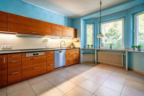 Ein Erker verleiht der Küche besonderen Charme. - 