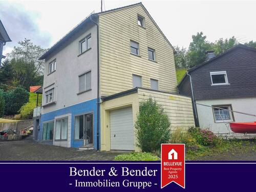 Ansicht Straße - Gepflegtes Ein-Zweifamilienhaus mit Garage und Gartengrundstück!