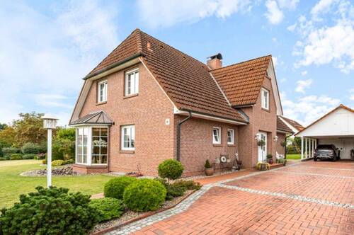 Ärzte & Apotheker Immobilien - Wohnen im Grünen: Stilvolles Einfamilienhaus mit moderner Ausstattung