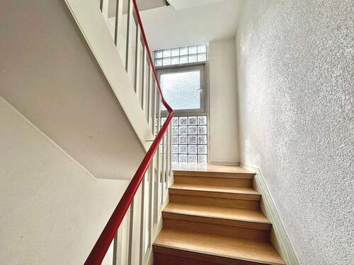 Treppenhaus - 2 Zimmer Etagenwohnung zum Kaufen in Duisburg