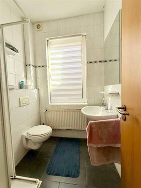 Badezimmer (OG) - 3- Zimmer mit 95,00 m&sup2; in Aurich zur Miete