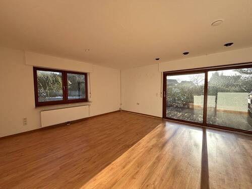 Wohn-/Esszimmer: Schiebetür zur Terrasse - 