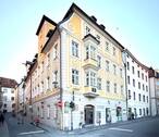 bekanntes Altstadthaus - Exklusives Ladengeschäft an einem der touristischen Hotspots Regensburgs - direkt an der Wurstkuchl!