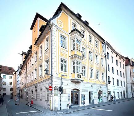 bekanntes Altstadthaus - Exklusives Ladengeschäft an einem der touristischen Hotspots Regensburgs - direkt an der Wurstkuchl!