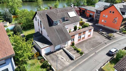 Hausansicht - 1 Zimmer Mehrfamilienhaus, Wohnhaus zum Kaufen in Forchheim
