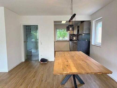 Essen mit Blick zur Küche - 