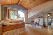 Schlafzimmer 2 mit Balkon und Nebenraum, Ankleide - 
