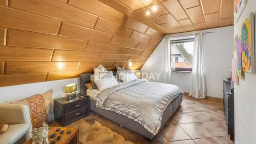 1. OG Schlafzimmer 1 - 