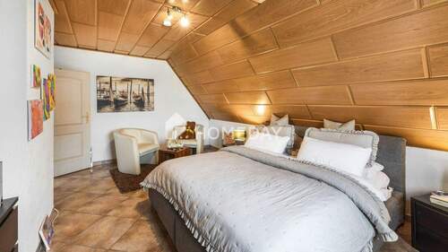 1. OG Schlafzimmer 2 - 