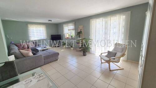 Wohnzimmer - 4 Zimmer Einfamilienhaus zum Kaufen in Hallbergmoos