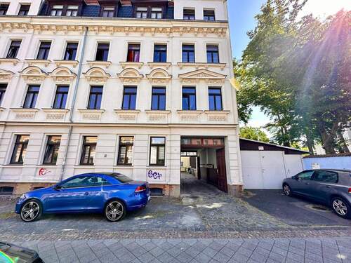 Hausansicht - 3-Zimmer-Wohnung mit Balkon und Stellplatz