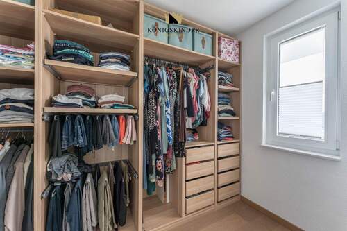 ...sogar mit Ankleide... - 