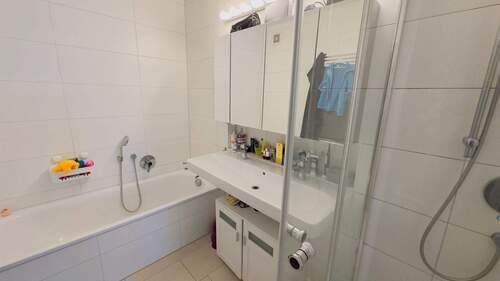 550 EG Badezimmer - Mehrfamilienhaus, Wohnhaus mit 313,90 m² in Neuhausen auf den Fildern zum Kaufen