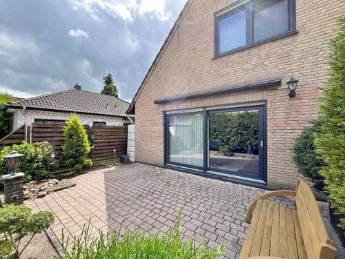 großzügige Terrasse mit Markise - 