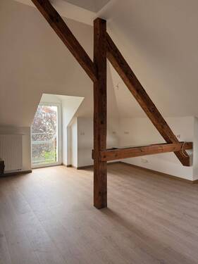 Wohnzimmer - 4 Zimmer Etagenwohnung zur Miete in Dessau-Roßlau