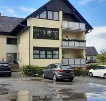 Altenstadt: Gepflegte 3 Zimmerwohnung mit Loggia und Stellplatz!