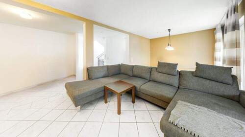 Wohnzimmer - 6 Zimmer Doppelhaushälfte zur Miete in Spiesheim