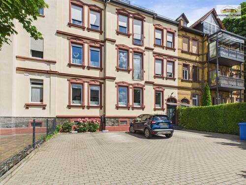 Stellplatz/Gebäudefront - 