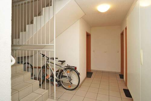 Treppenhaus - 1 Zimmer Etagenwohnung zur Miete in Dresden