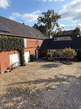 Nebengebäude mit Indoorpool - 