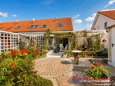 Gepflegter Innenhof mit mediterranem Charakter - 
