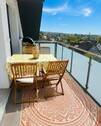 Balkon Blick Richtung Tisch - 