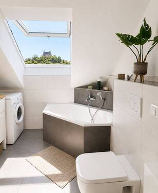 Bad Blick Richtung Badewanne - 