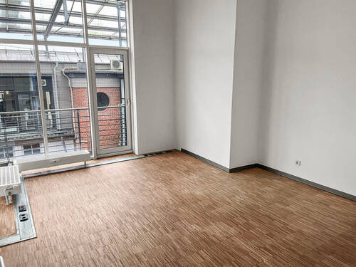 Heller Raum mit direktem Balkonzugang - Büro in Hamburg