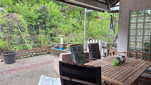 Terrasse mit Fischbecken - 
