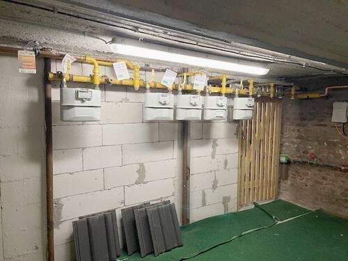 Gaszähler - 1 Zimmer Mehrfamilienhaus, Wohnhaus zum Kaufen in Düsseldorf