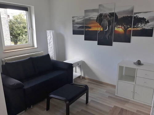 Wohnbereich - KOMPLETT MÖBLIERTES APPARTEMENT FÜR PENDLER, MODERNISIERT