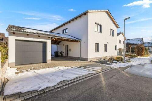 Bild 1 - ** Im Frühjahr schon in den eigenen vier Wänden wohnen** Neuwertiges Einfamilienhaus - Bezugsfrei!