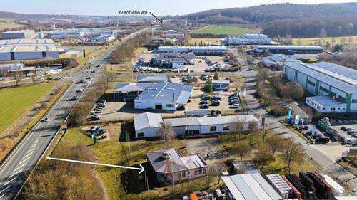 Luftansicht - Gewerbestandort mit Sichtlage nahe A9 -2.236 m² Grundstück- Halle, Büro 170 m² Nfl + Ausbaupotential