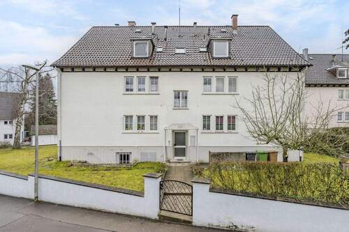 Außenansicht - Schöne 2,5-Zimmer-Dachgeschosswohnung in ruhiger Lage am Feldrand