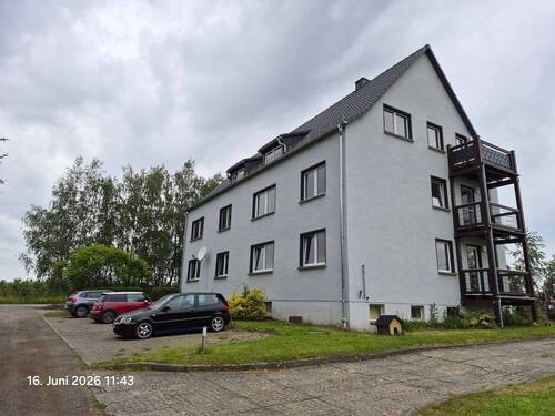 Hausansicht - 3 Zimmer Etagenwohnung zur Miete in Seelitz