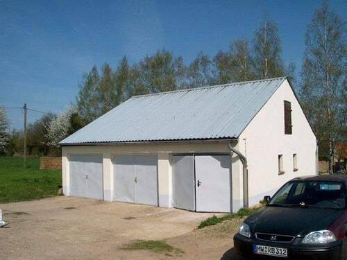 Garagen - 3 Zimmer Etagenwohnung in Seelitz