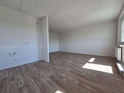 offener Wohn-Koch-Bereich (Beispiel) - Modernes 2-Zimmer-Apartment mit weiter Aussicht, offener Küche & 2 Warmmieten geschenkt!