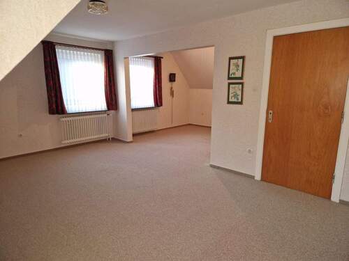 Großzügiges Zimmer im Dachgeschoss... - 