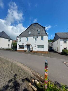 Außenansicht - 2 Zimmer Mehrfamilienhaus, Wohnhaus zum Kaufen in Niederwörresbach