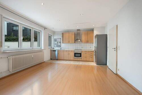 Wohnbereich mit offener Küche - Zentrumnah in Walldorf: Barrierearme 2-Zi.-Wohnung zum Selbstgestalten mit bester Verkehrsanbindung