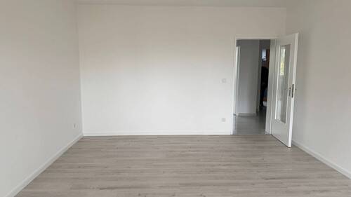 Wohnzimmer.jpeg - 3 Zimmer Etagenwohnung zur Miete in Fürth