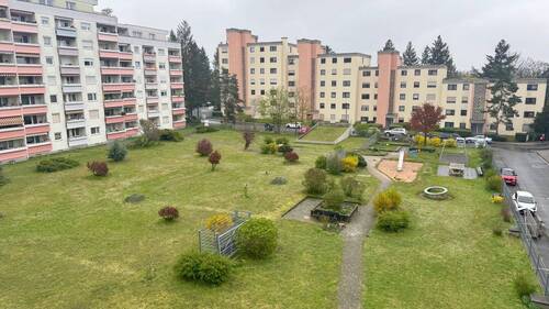 Ausblick Balkon.jpeg - Etagenwohnung mit 71,00 m&sup2; in Fürth zur Miete