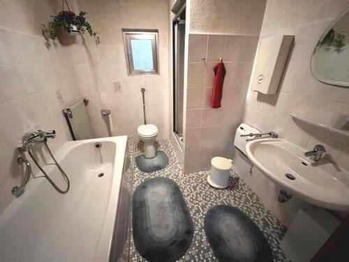 Badezimmer 2 - 9 Zimmer Einfamilienhaus zum Kaufen in Vettweiß